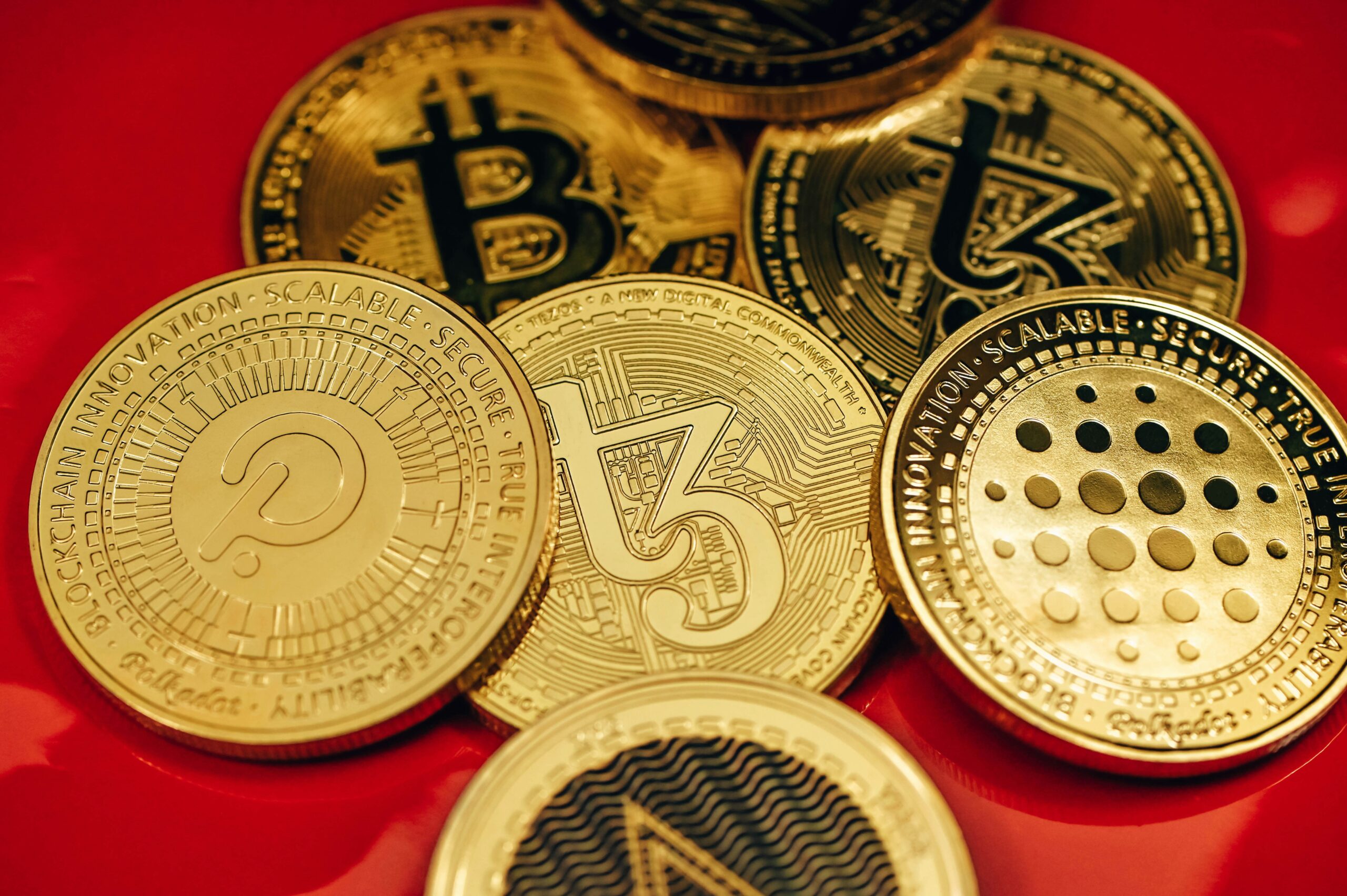 O que são criptomoedas e como investir em 2025? Guia completo para iniciantes